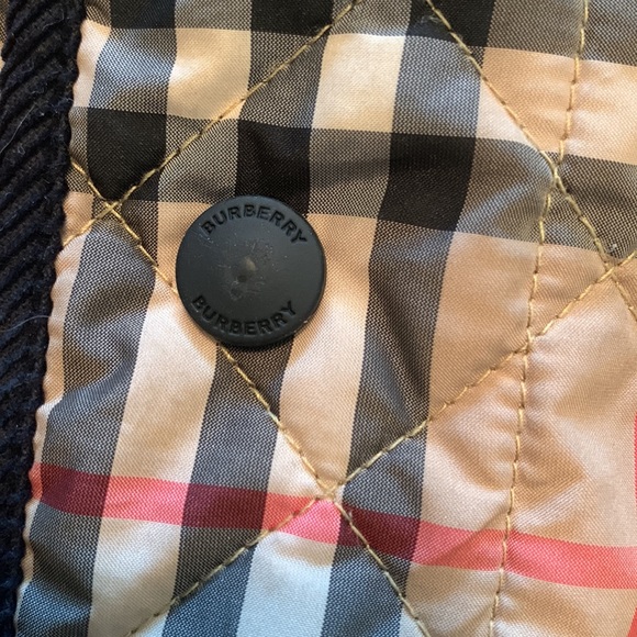 Burberry coat (Boys sz6). This item is absolutely authentic - Picture 4 of 8